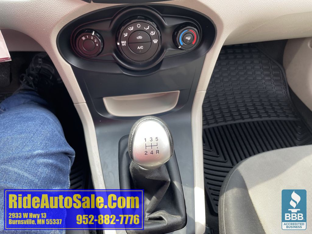 2012 Ford Fiesta Image 20