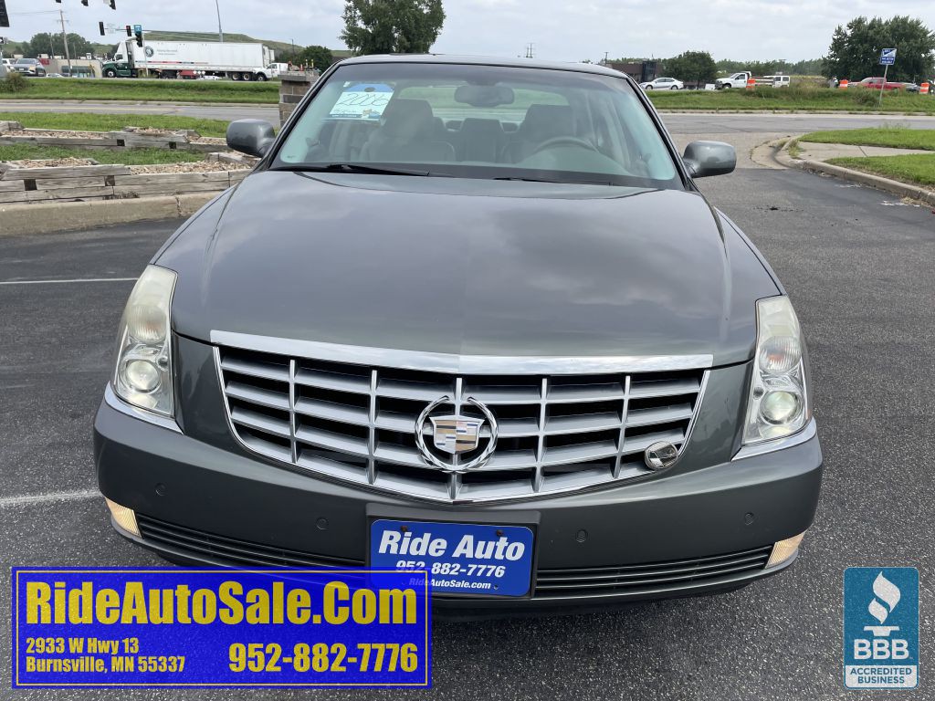 2006 Cadillac DTS Image 2