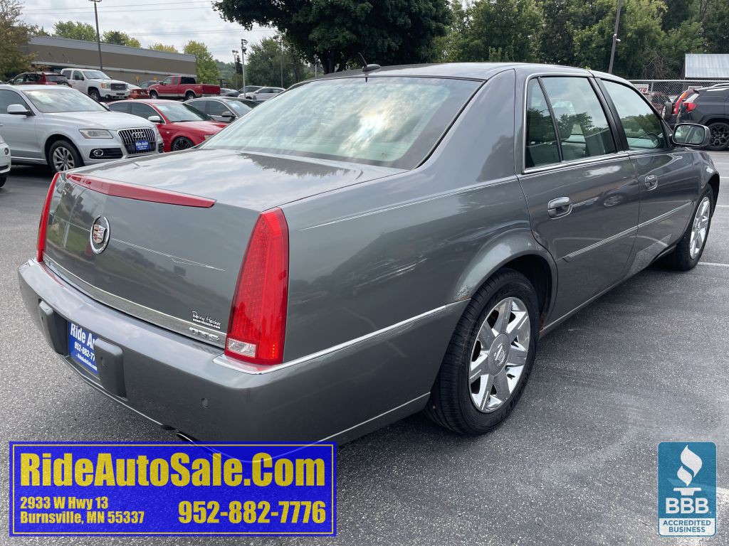 2006 Cadillac DTS Image 5