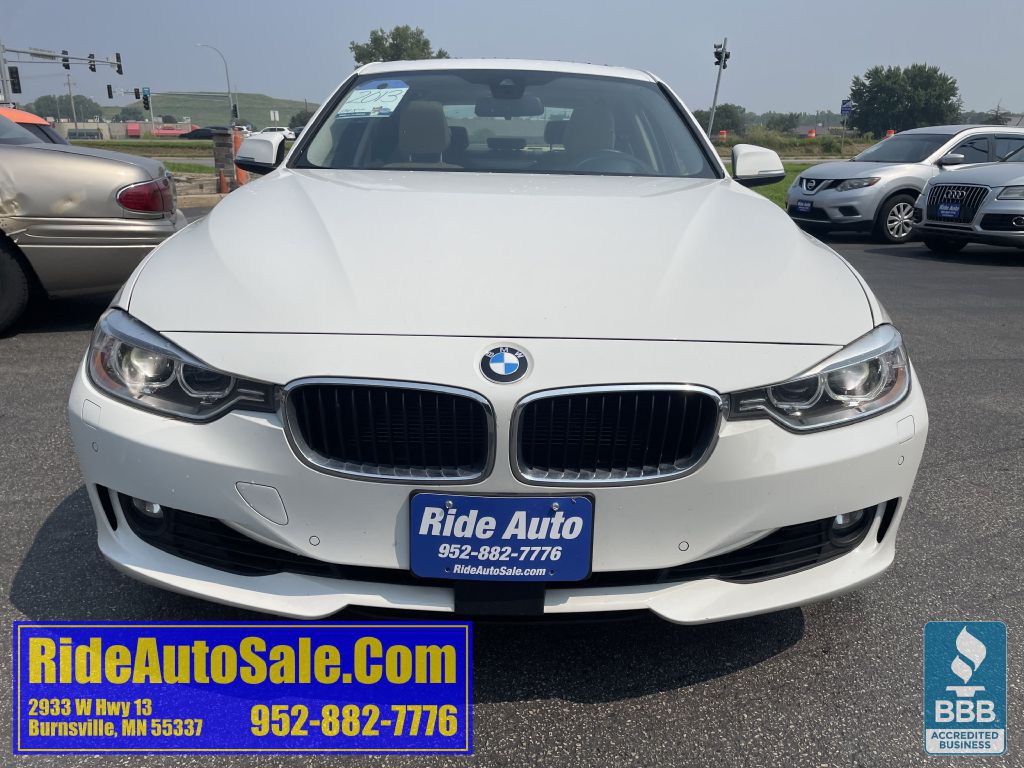 2013 BMW 3 Series Image 2