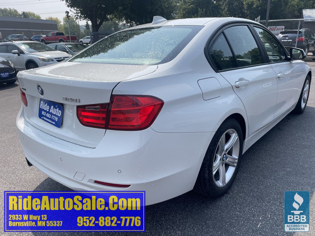 2013 BMW 3 Series Image 5