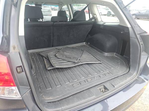 2012 Subaru Outback Image 2