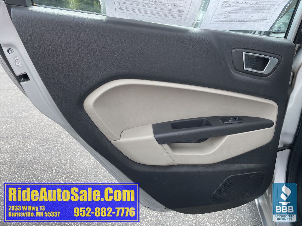 2014 Ford Fiesta Image 11