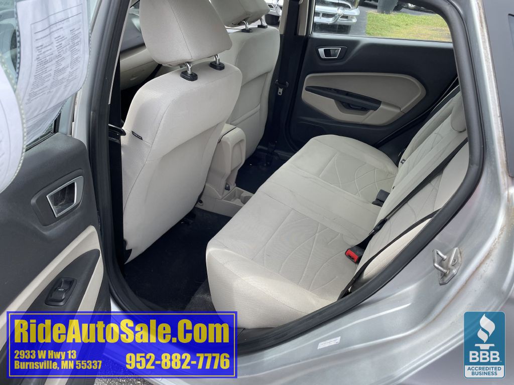 2014 Ford Fiesta Image 12
