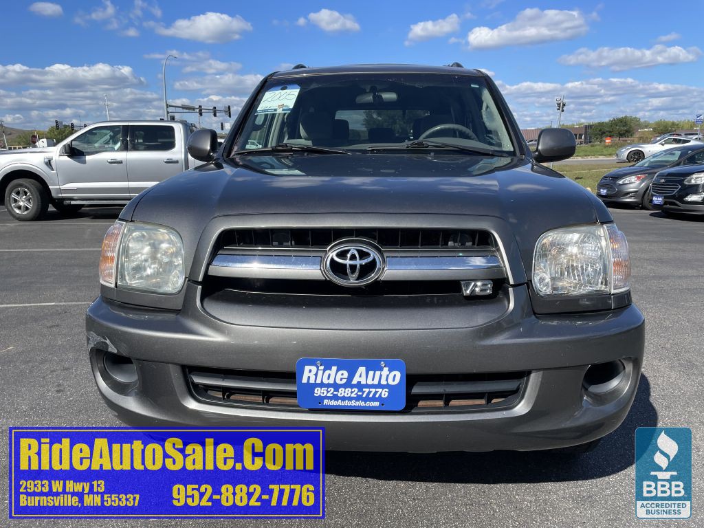 2005 Toyota Sequoia Image 2