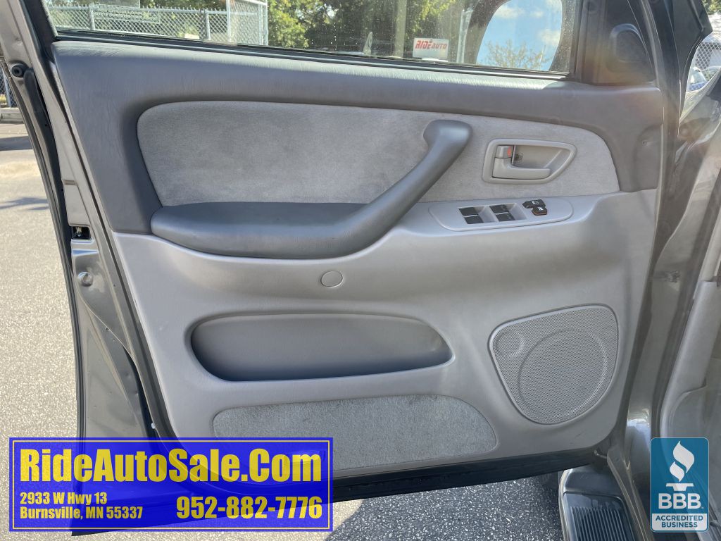2005 Toyota Sequoia Image 9