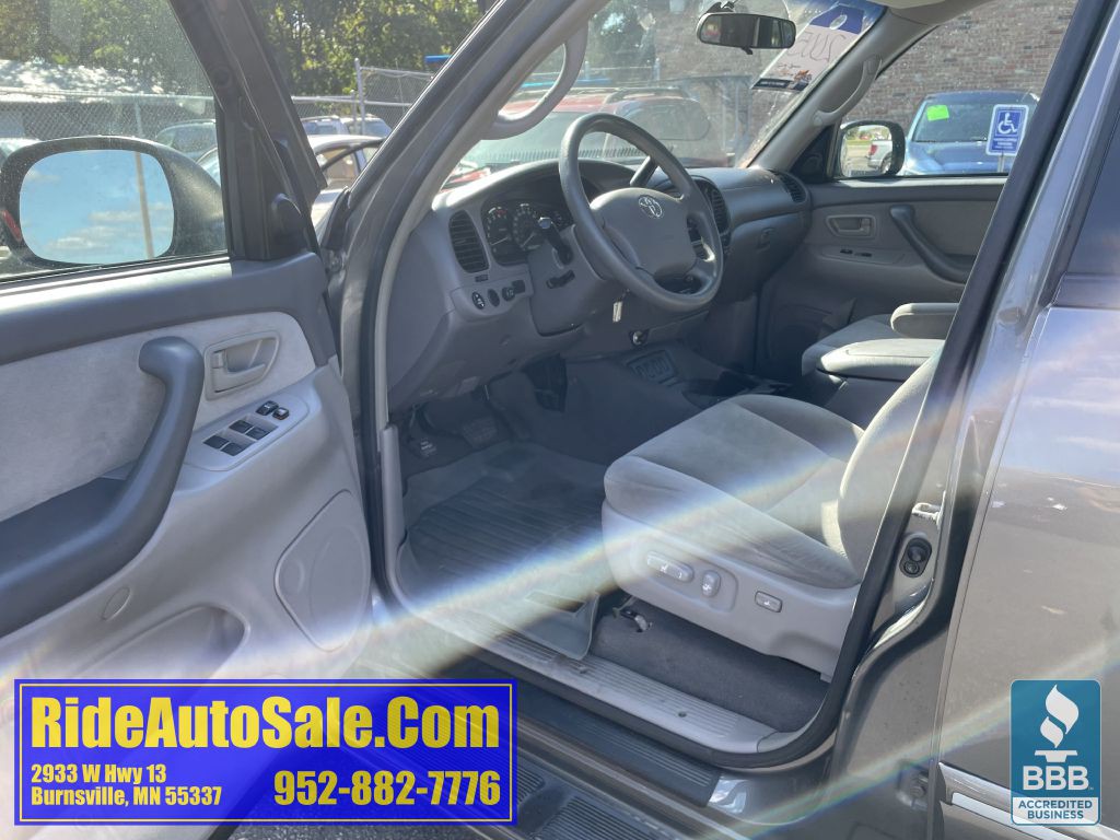 2005 Toyota Sequoia Image 10