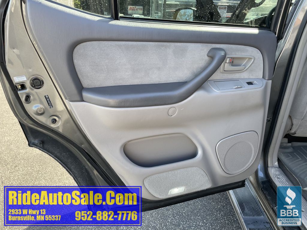 2005 Toyota Sequoia Image 11