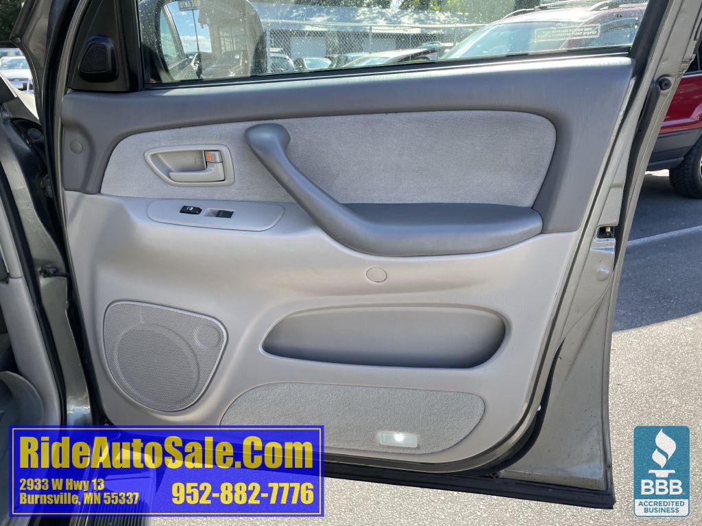2005 Toyota Sequoia Image 13