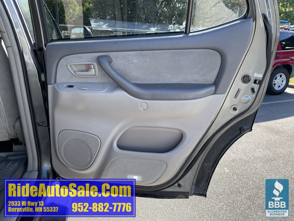 2005 Toyota Sequoia Image 15