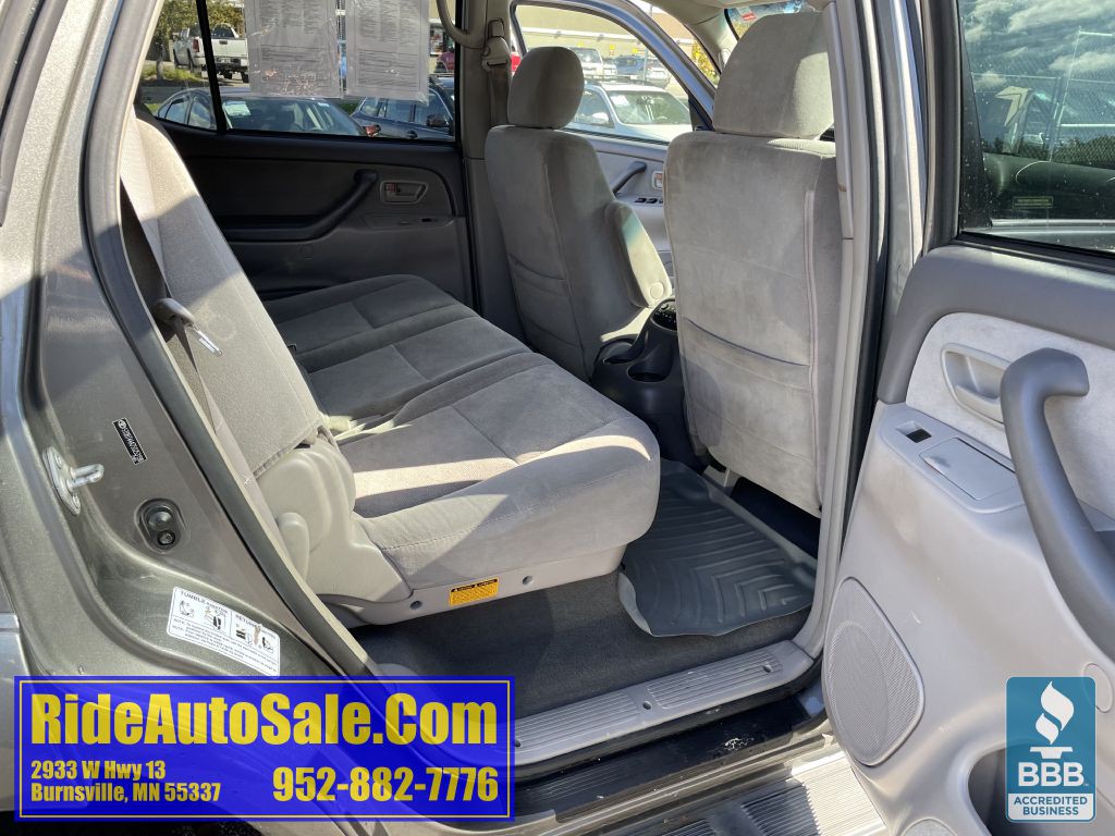 2005 Toyota Sequoia Image 16