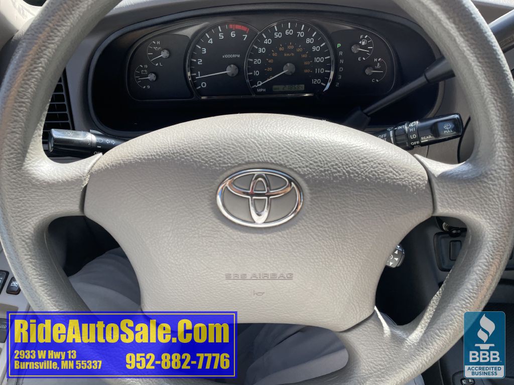 2005 Toyota Sequoia Image 18