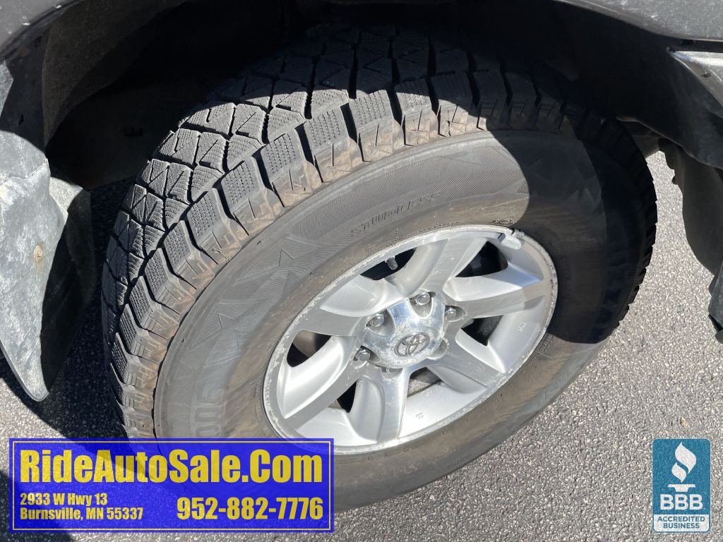 2005 Toyota Sequoia Image 28