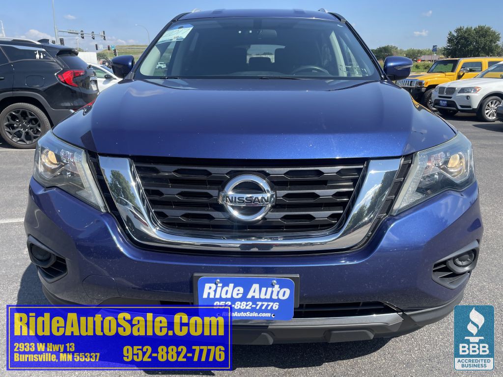 2017 Nissan Pathfinder Image 2