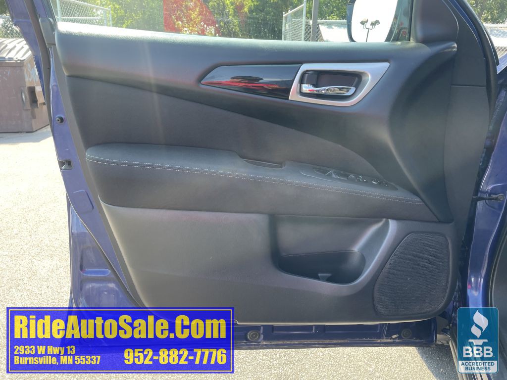 2017 Nissan Pathfinder Image 9
