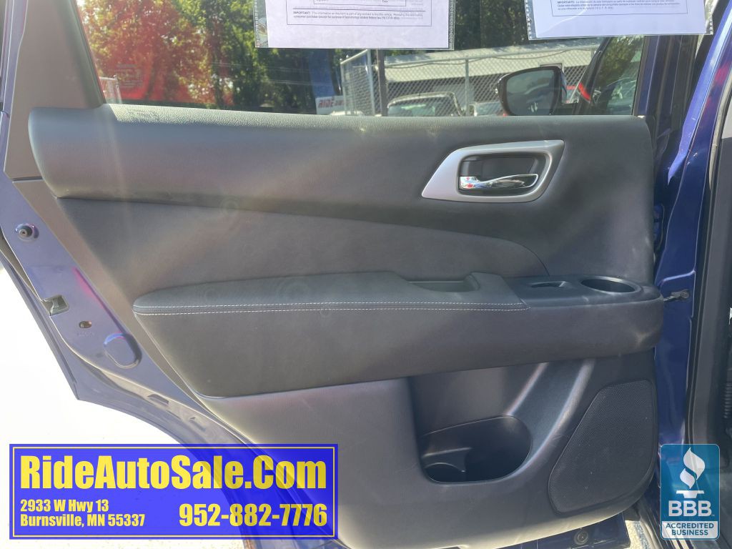 2017 Nissan Pathfinder Image 11