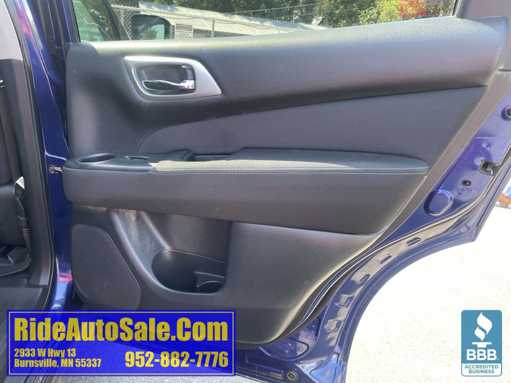 2017 Nissan Pathfinder Image 16