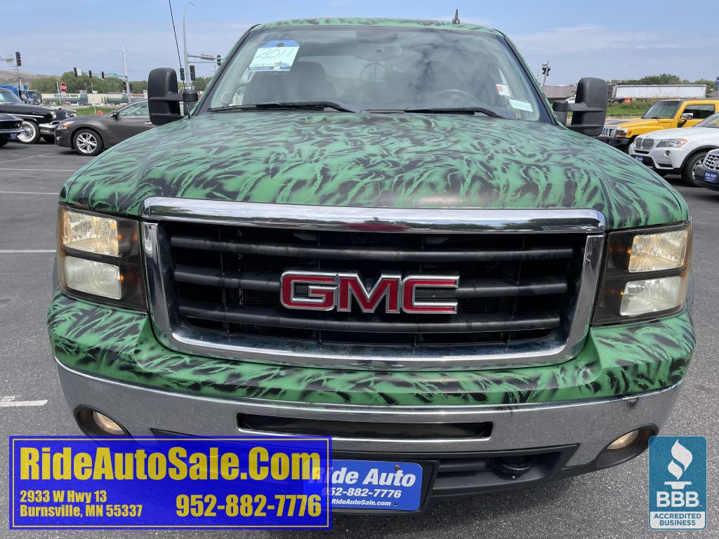 2011 GMC Sierra Image 2