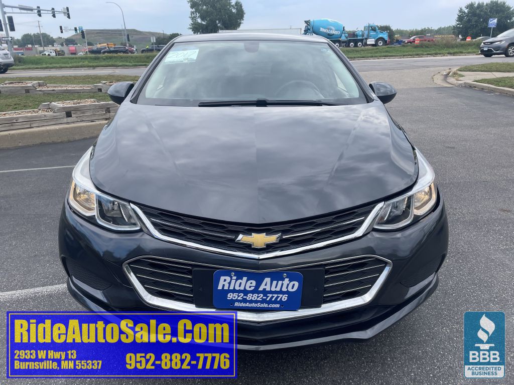 2017 Chevrolet Cruze Image 2