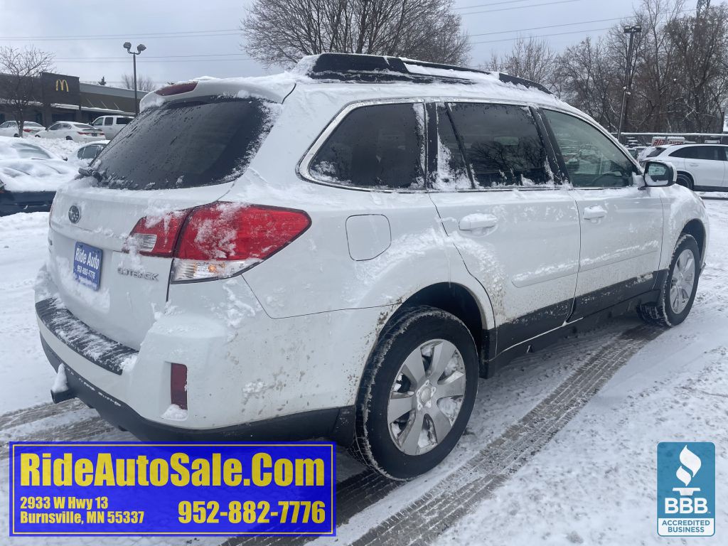 2011 Subaru Outback Image 5