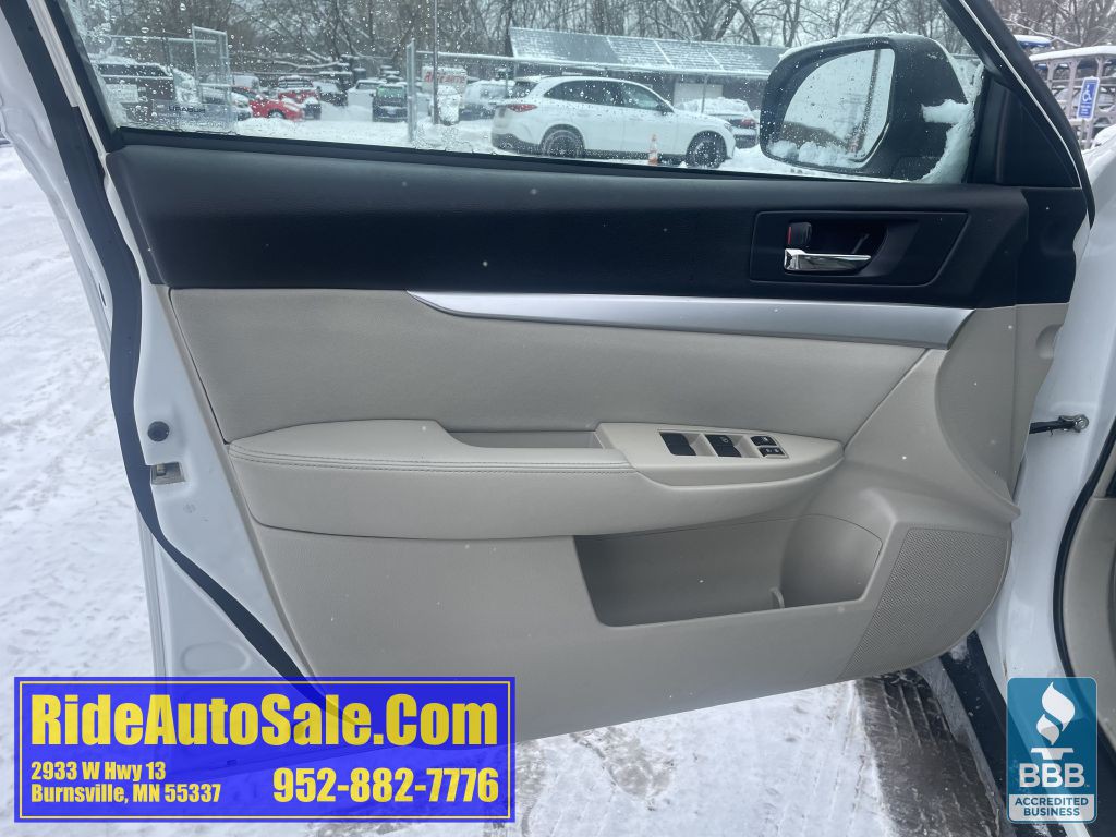 2011 Subaru Outback Image 9