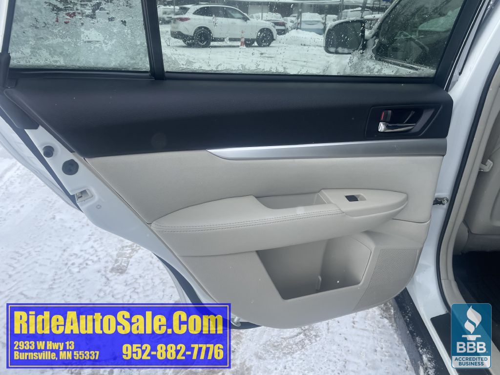 2011 Subaru Outback Image 11