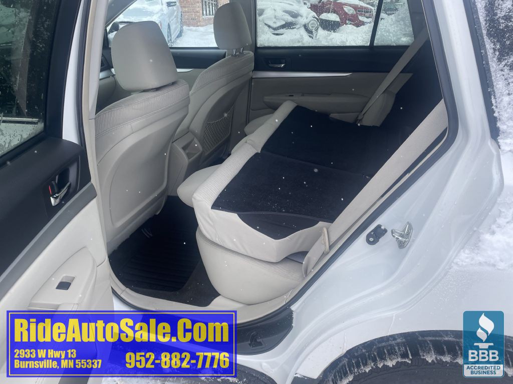 2011 Subaru Outback Image 12