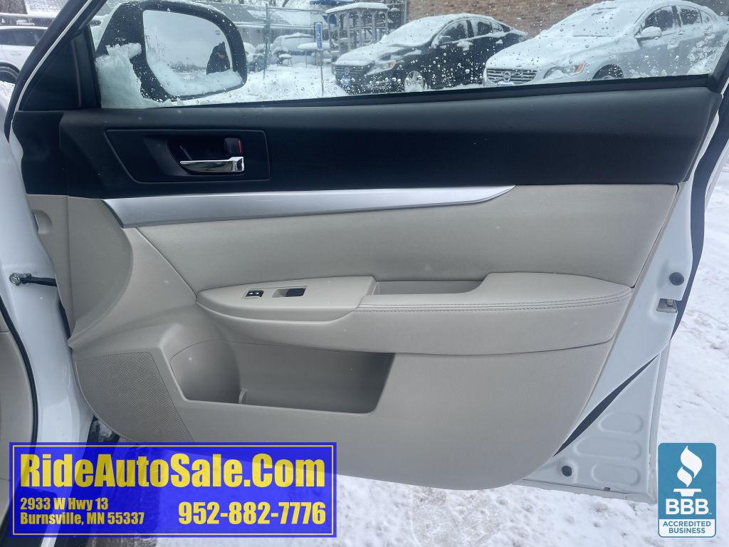 2011 Subaru Outback Image 14