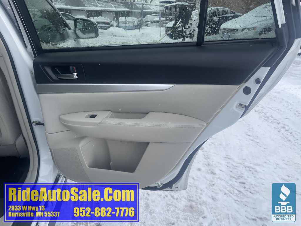 2011 Subaru Outback Image 16