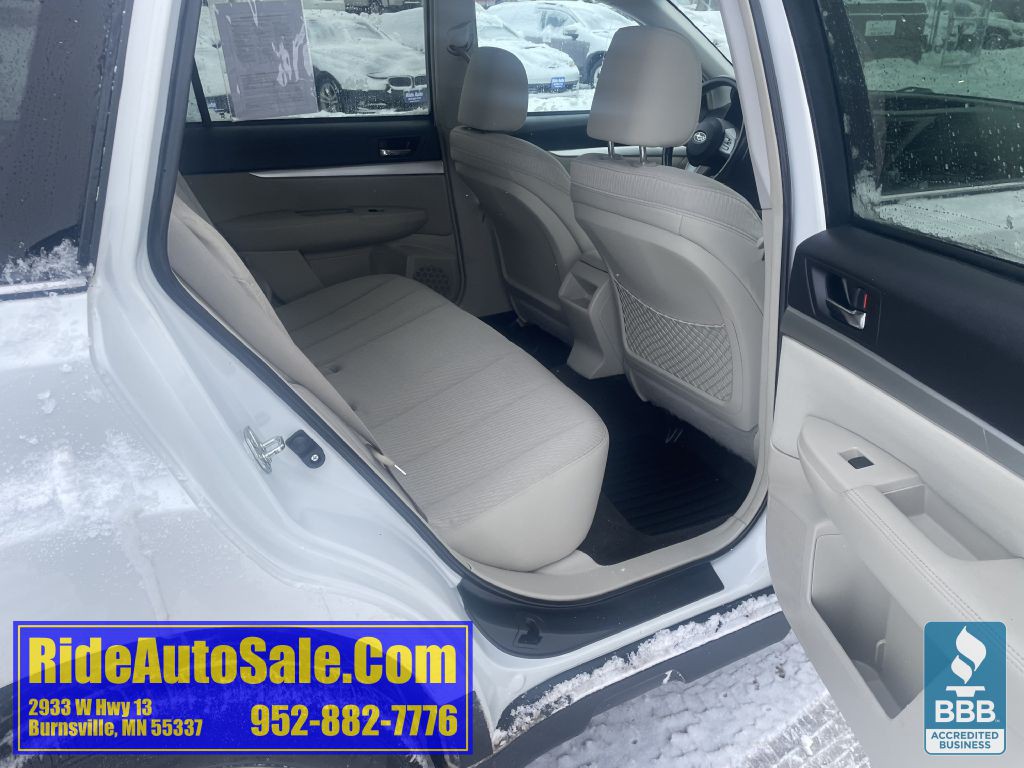 2011 Subaru Outback Image 17