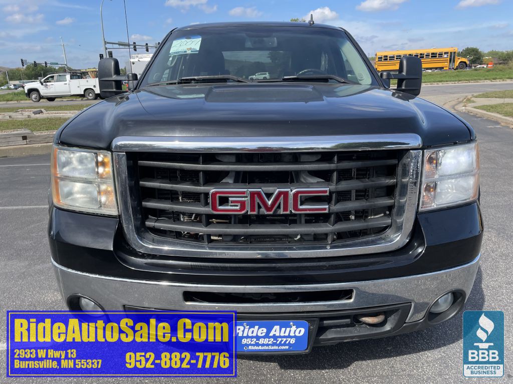 2009 GMC Sierra Image 2
