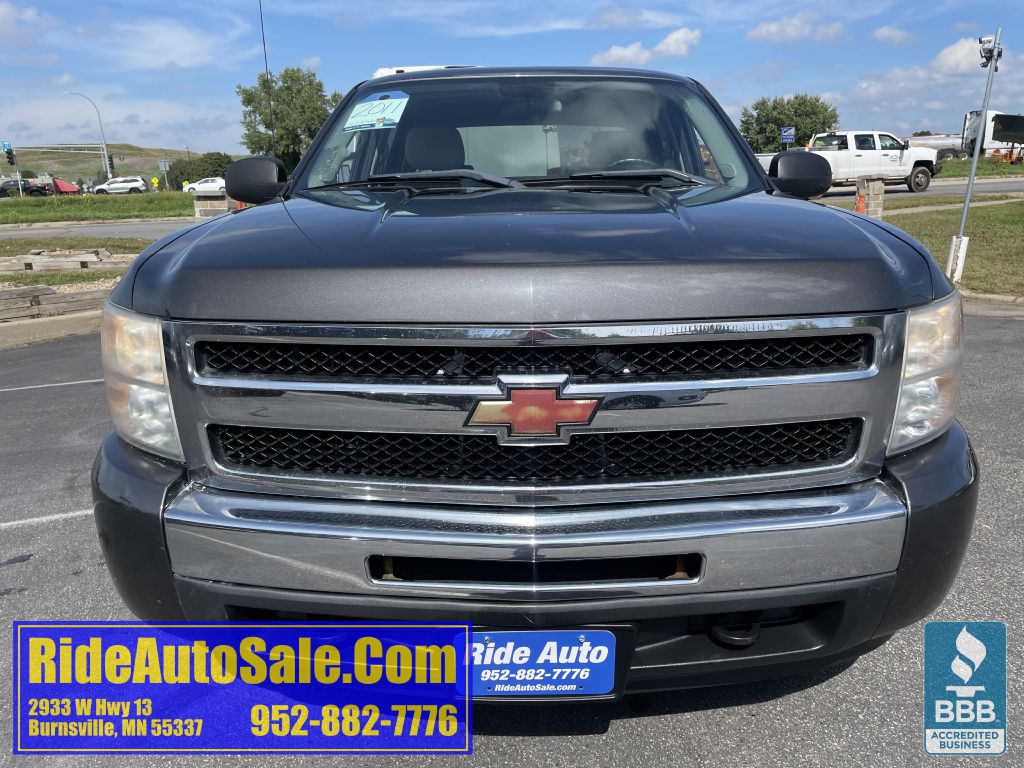 2011 Chevrolet Silverado 1500 Image 2