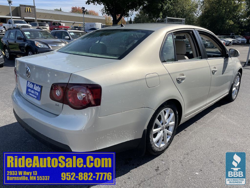 2010 Volkswagen Jetta Image 5