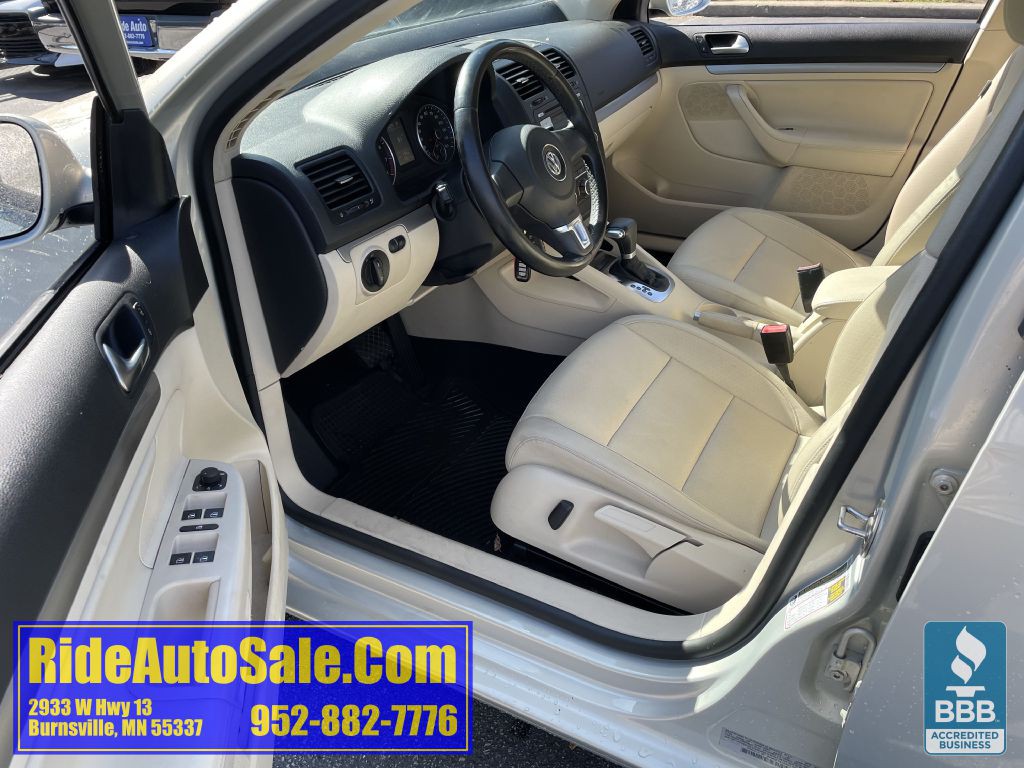 2010 Volkswagen Jetta Image 10