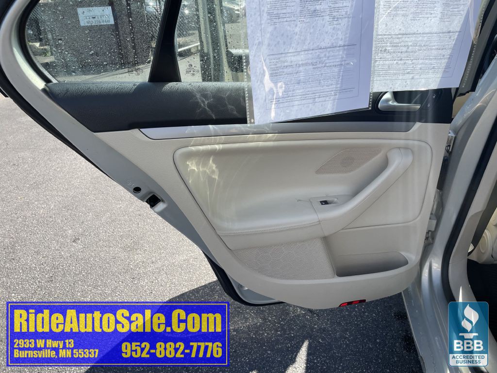 2010 Volkswagen Jetta Image 11