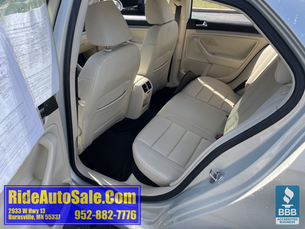 2010 Volkswagen Jetta Image 12