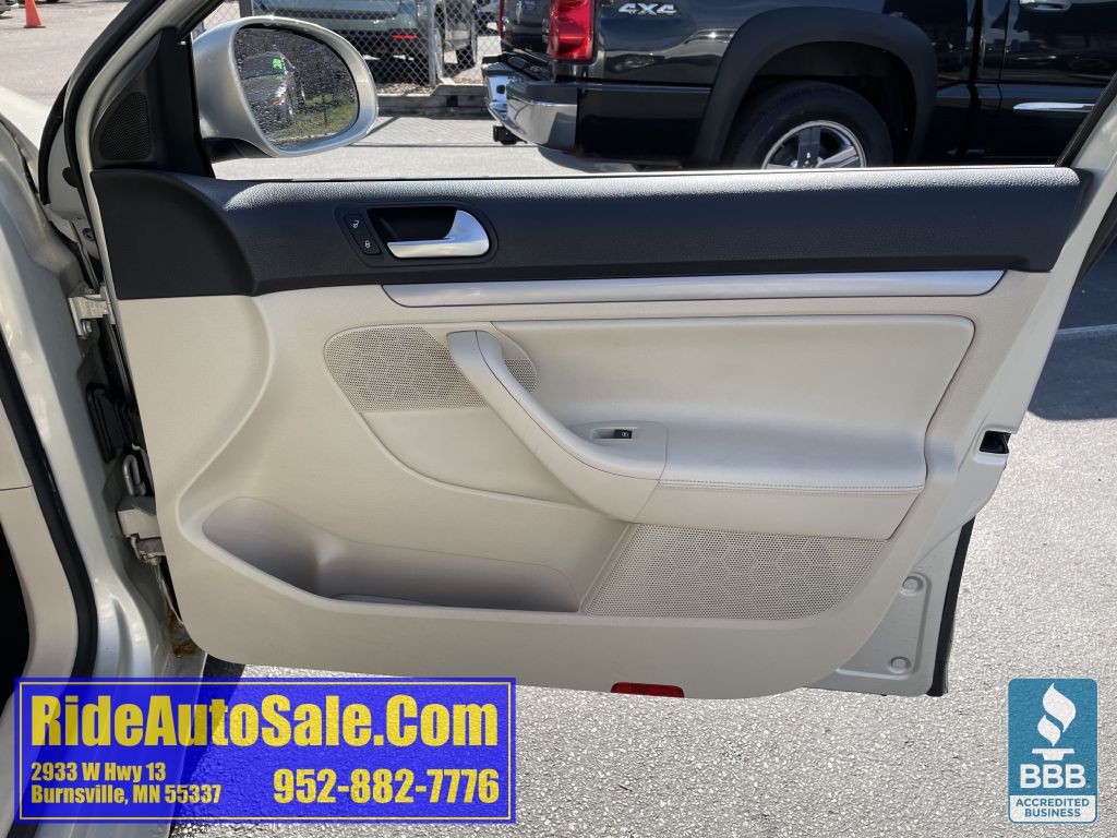 2010 Volkswagen Jetta Image 13