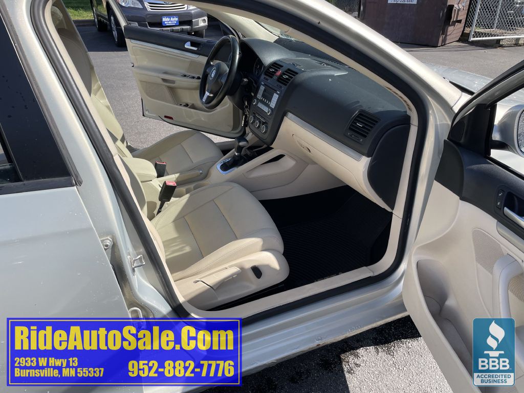 2010 Volkswagen Jetta Image 14