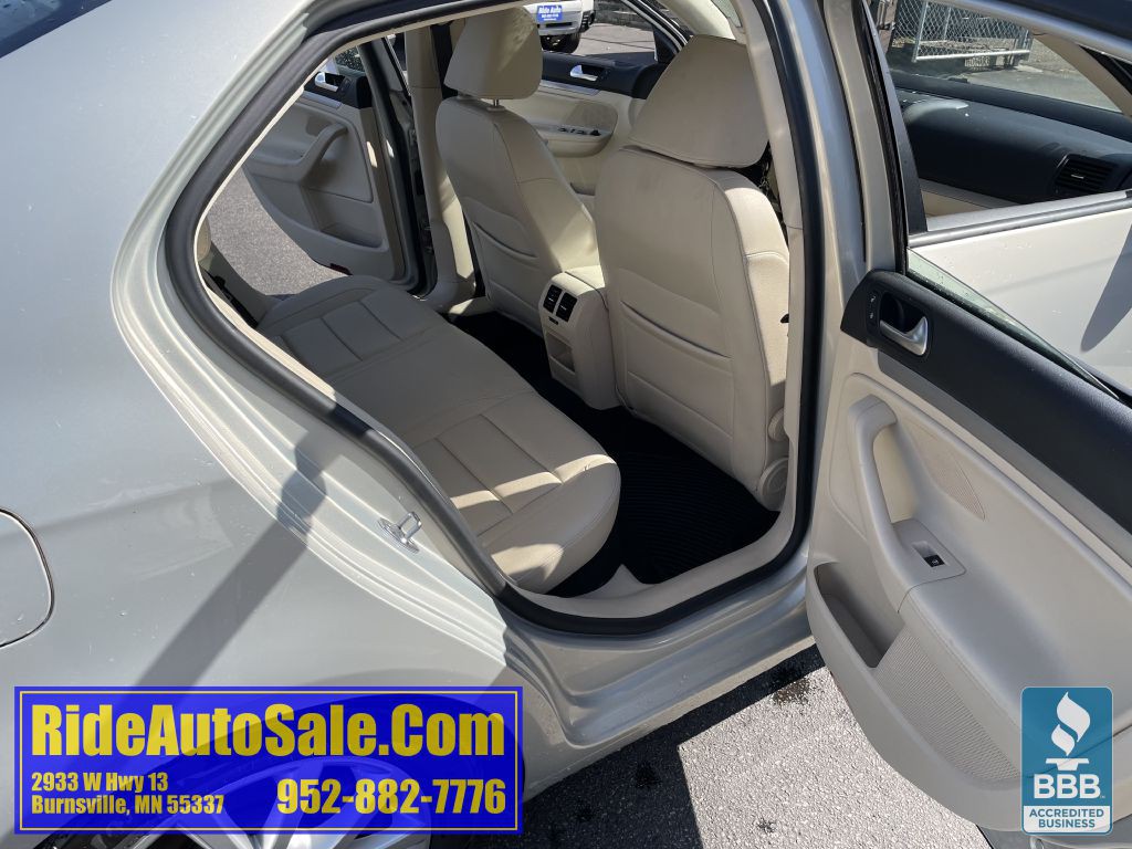 2010 Volkswagen Jetta Image 16