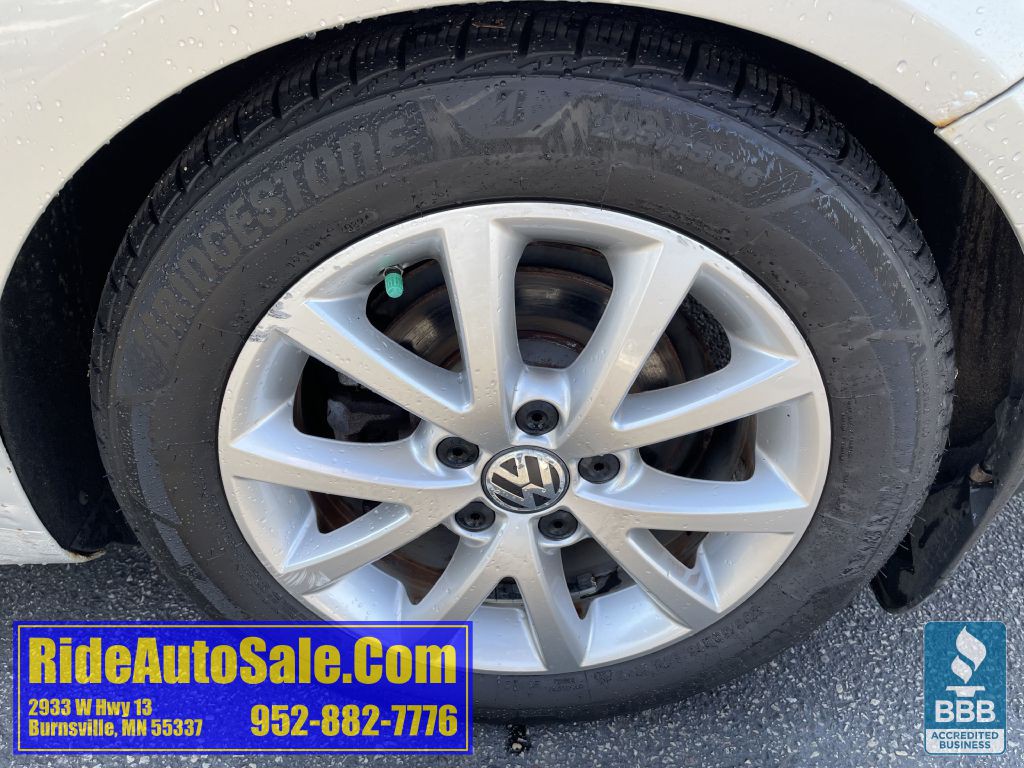 2010 Volkswagen Jetta Image 24