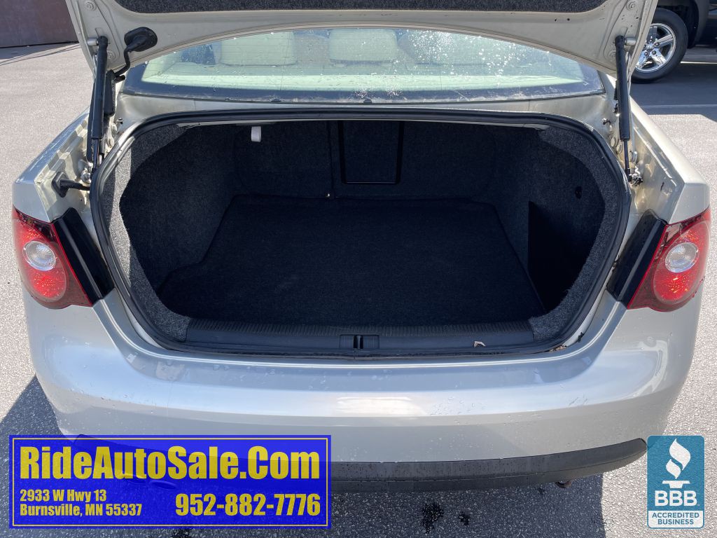 2010 Volkswagen Jetta Image 25