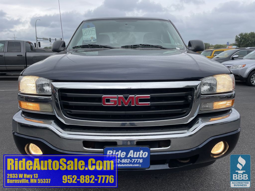 2005 GMC Sierra 1500 Image 2