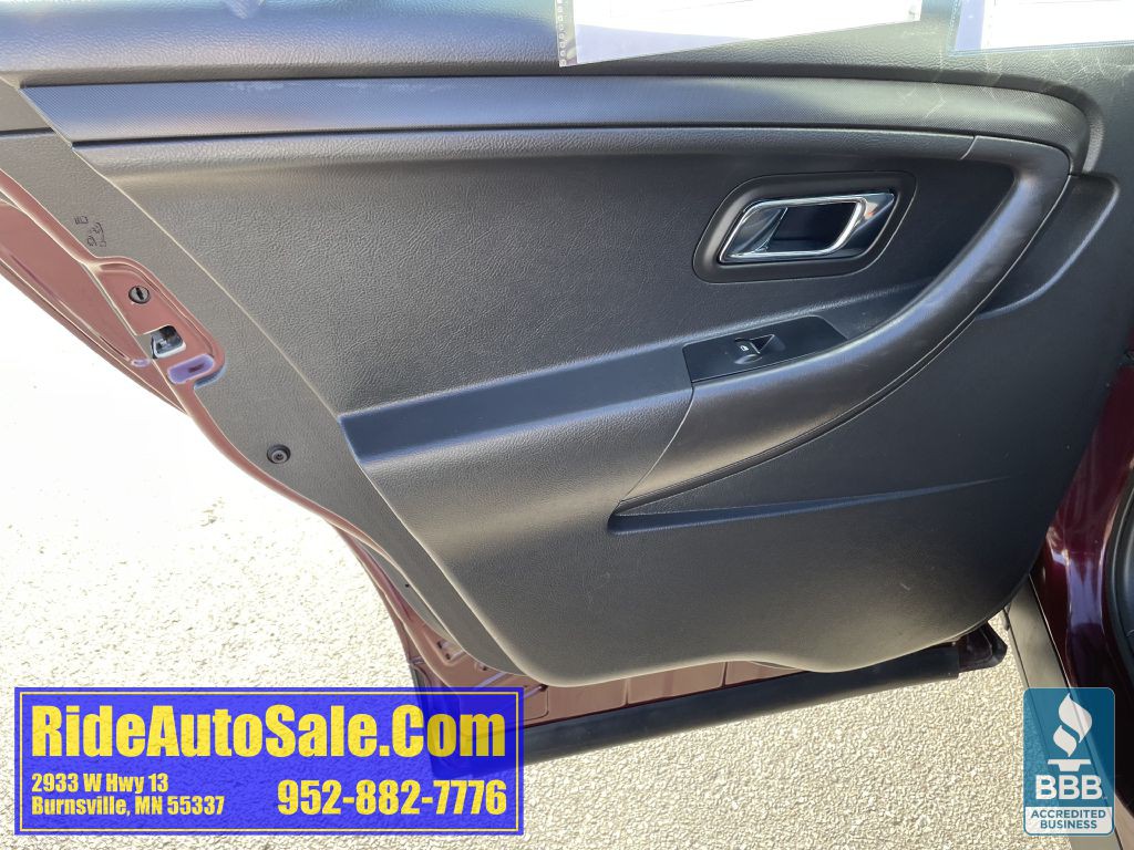 2015 Ford Taurus Image 12
