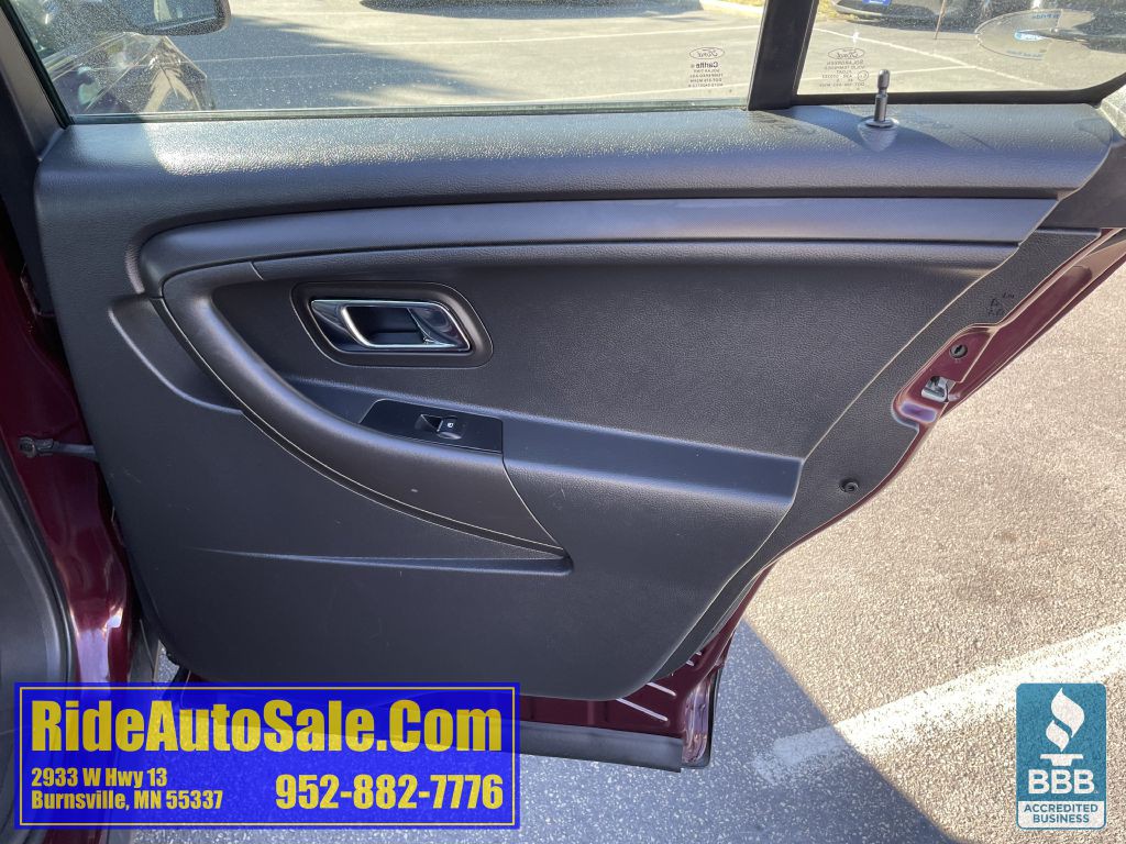 2015 Ford Taurus Image 16