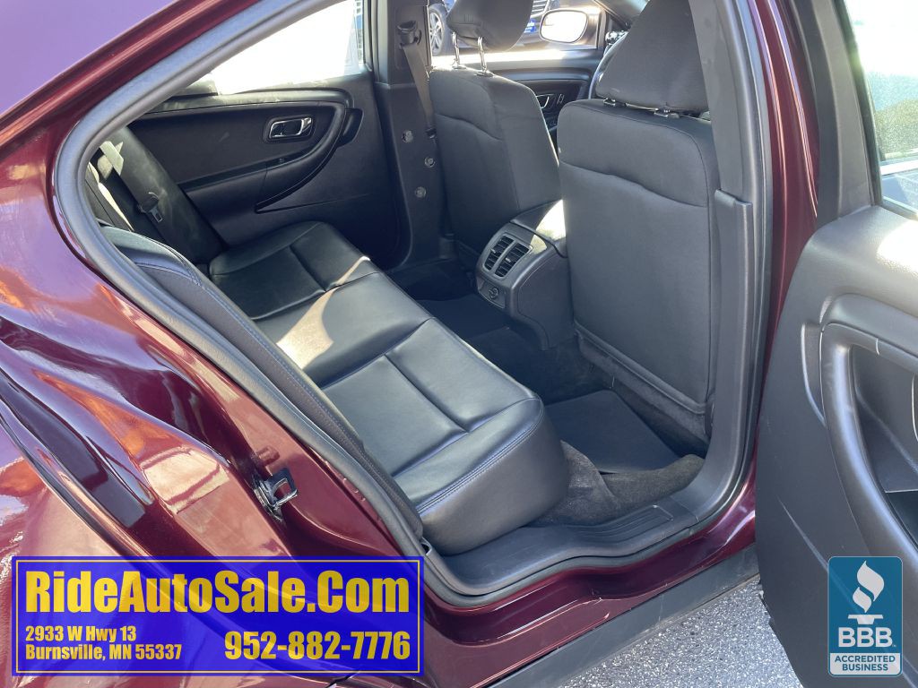 2015 Ford Taurus Image 17