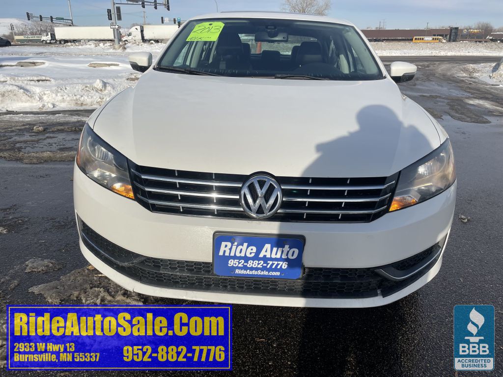 2013 Volkswagen Passat Image 2