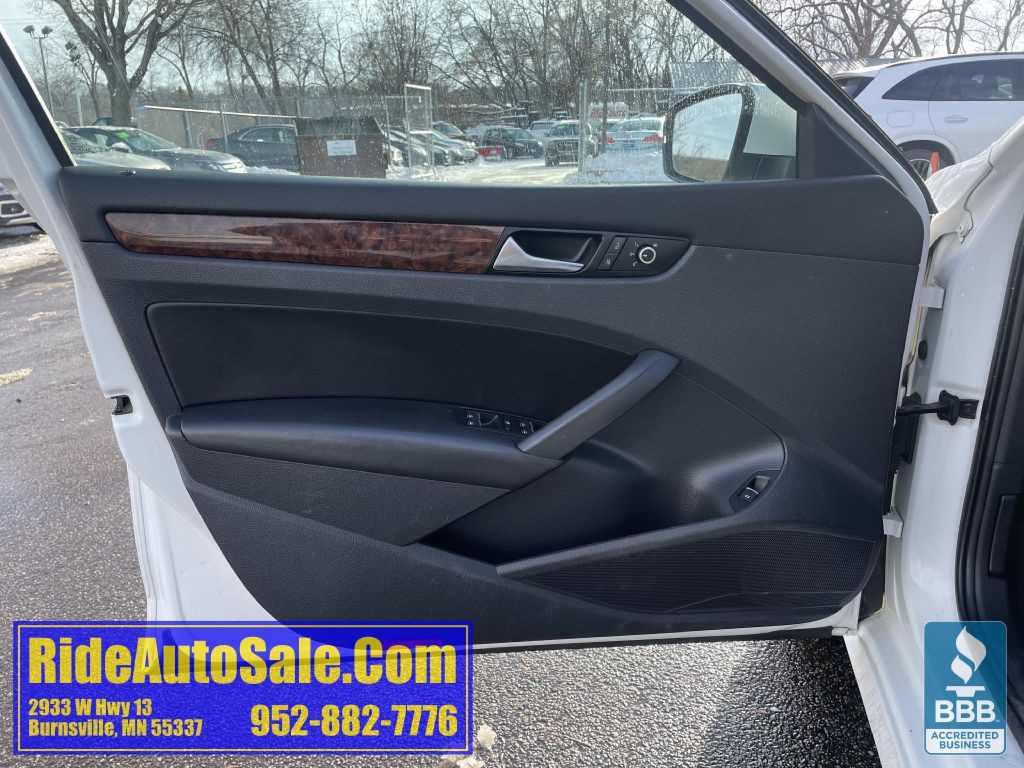 2013 Volkswagen Passat Image 9