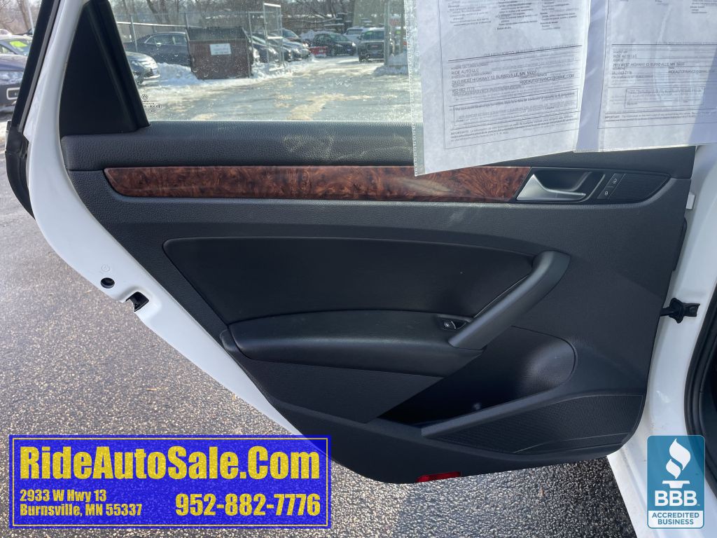 2013 Volkswagen Passat Image 11