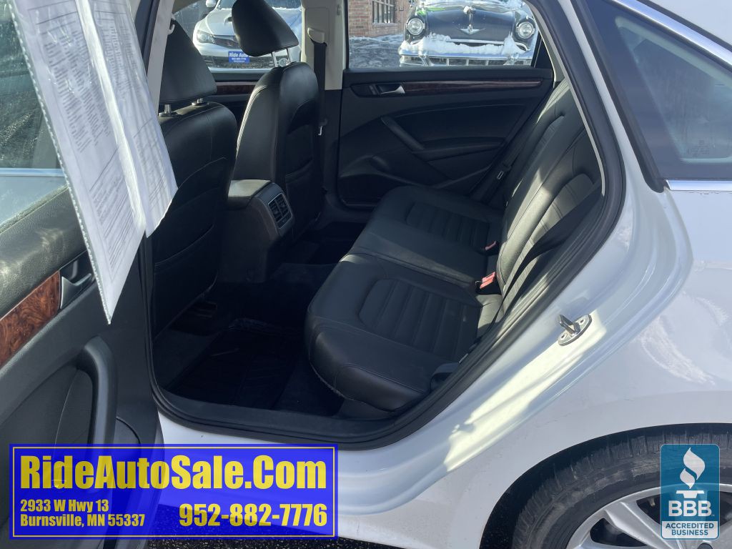 2013 Volkswagen Passat Image 12