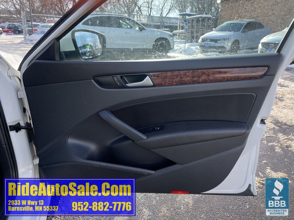 2013 Volkswagen Passat Image 13